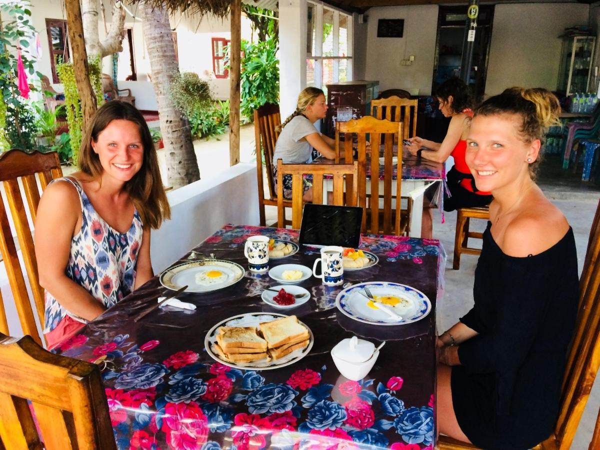 Tropicana Home Stay 아루감 베이 외부 사진
