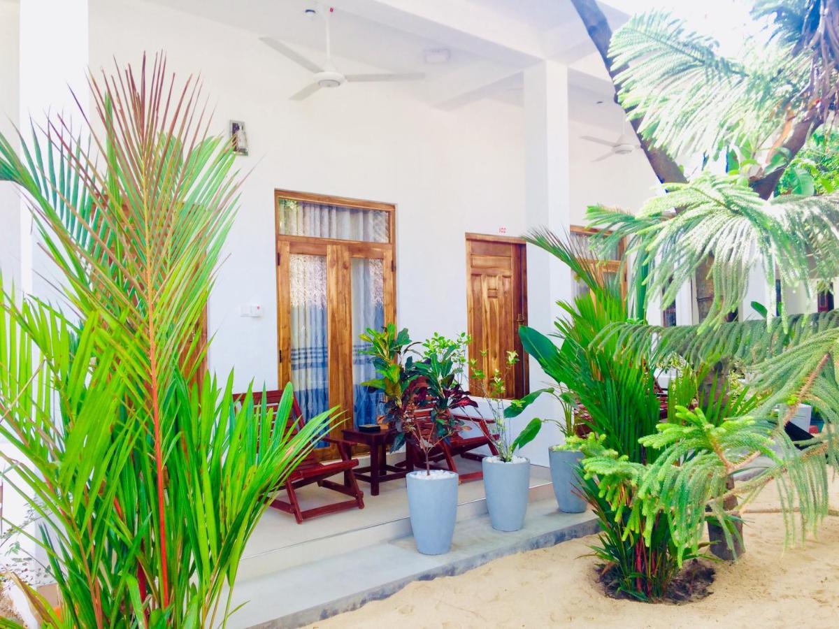 Tropicana Home Stay 아루감 베이 외부 사진